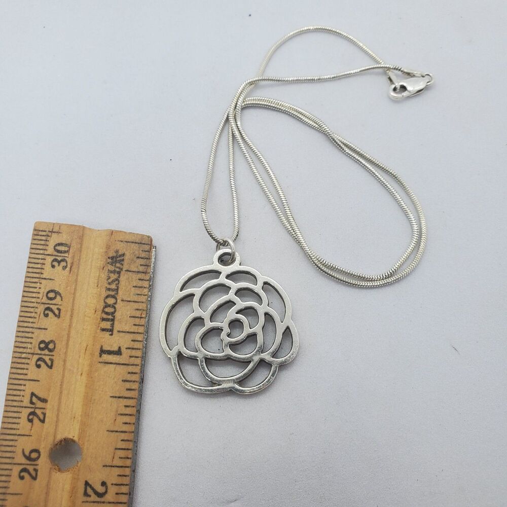 18" Sterling Silver Rose Pendant and Snaow Chain Necklace 925